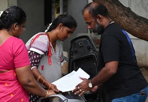கோவை வடக்கு தாசில்தார் அலுவலகத்தில் ரூ.7 .5 லட்சம் லஞ்சத்தொகை பரிமாற்றம்; சோதனையில் அம்பலம்