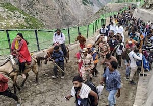 காஷ்மீரில் கனமழையால் வெள்ளம், நிலச்சரிவு; அமர்நாத் யாத்திரை நிறுத்தம்