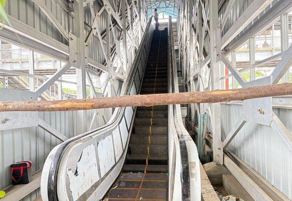  'எஸ்கலேட்டர்' அமைக்கும் பணியில் இழுபறி ஆவடி ரயில் பயணியர் இரு ஆண்டாக அவதி