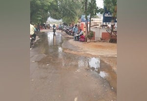  தாலுகா ஆபீஸ்  முன் ஓடும் கழிவுநீர்