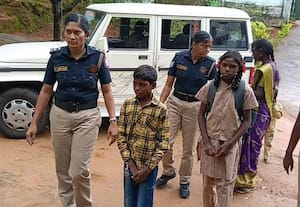 பழங்குடியின மாணவர்களுக்கு சிங்கப்பெண் படை நேசக்கரம்