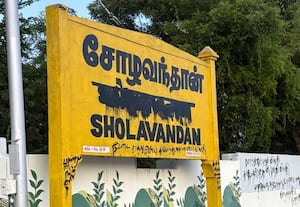  ரயில்வே ஸ்டேஷனில் ஹிந்தி அழிப்பு