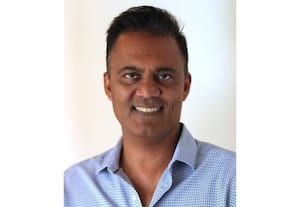 அமெரிக்காவில் அரிசோனாவின் எம்.பி., பதவிக்கு போட்டியிடுகிறார் இந்திய வம்சாவளி டாக்டர்