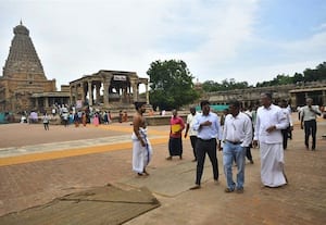  தஞ்சை பெரிய கோவிலில் சிலைகள் மாயமான வழக்கு: அதிகாரிகள் ஆய்வு