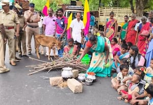  ஒன்றிய அலுவலகம் முன் குடியேறும் போராட்டம் ரோடு வசதி ஏற்படுத்தி தரக்கோரி