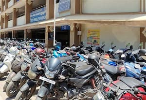 மதுரை ரயில்வே ஸ்டேஷனில் டூவீலர்களை நிறுத்த ﻿ படுத்துது 'பார்க்கிங்' :  ரயில்களை தவறவிட்டு பரிதவிக்கும் பயணிகள்
