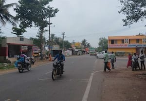  போக்குவரத்து சிக்னல் இல்லாததால்  விபத்து அபாயம்  