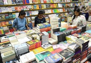  உங்க குழந்தை போனுக்கு அடிமையா புக் வாங்கி குடுங்க... அப்புறம் பாருங்க!