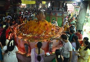  ஆடி வெள்ளியில் கோவில்களில் குவிந்த பக்தர்கள்