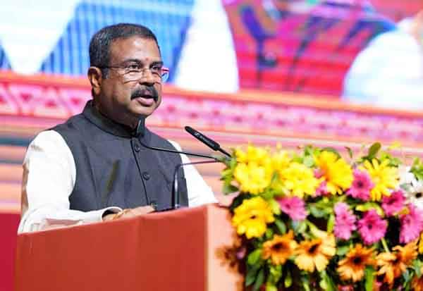  பதவியை ராஜினாமா செய்தார் மத்திய அமைச்சர் தர்மேந்திர பிரதான் 