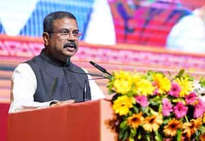 பதவியை ராஜினாமா செய்தார் மத்திய அமைச்சர் தர்மேந்திர பிரதான்
