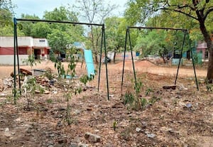  தேவர்குளத்தில் சேதமான பூங்கா