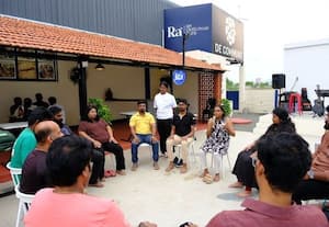 போனை ரீசார்ஜ் பண்ணும் நாம்  மனசை ரீசார்ஜ் பண்ணுவதில்லை!