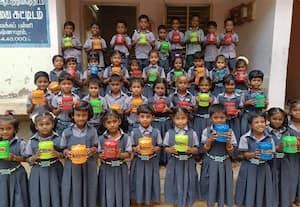 உண்டியலில் 'பூக்கிறது' எதிர்காலம்!
