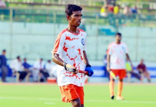 வறுமை 'விளையாடிய' போதும் விளையாட்டில் சாதித்த முரளி கிருஷ்ணன்: ஒரு ஹாக்கி வீரர் வென்ற கதை