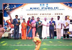  கே.எம்.சி பப்ளிக் பள்ளியில் ஆண்டு விழா கோலாகலம்