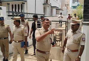  காரைக்குடியில் வீட்டை உடைத்து வைரம், வெள்ளி, தங்கம் திருட்டு