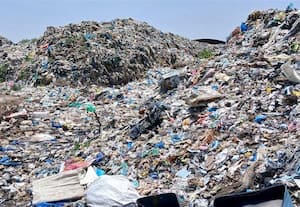  பரமக்குடி நகராட்சியில் மலை போல் குவிந்த 34 டன் குப்பை