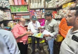  1 டன் பிளாஸ்டிக் பொருட்கள் பறிமுதல்