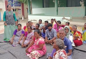  சிங்கம்புணரியில் அங்கன்வாடி கட்டடம் கேட்டு முற்றுகை