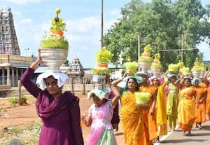  நாட்டரசன்கோட்டையில் ஆடி முளைக்கொட்டு விழா முளைப்பாரி ஊர்வலம்
