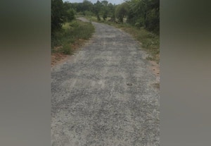  ஜல்லி பரப்பி ஆறு மாதமாச்சு தார் ரோடு என்னாச்சு