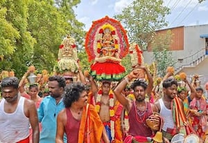  செங்கேணி மாரியம்மனுக்கு பால்குட அபிஷேகம்