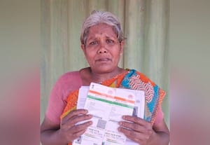  ரேஷன் கார்டுக்கு நான்கு ஆண்டுகளாக அலைக்கழிப்பு... கண்டுகொள்ளாத அதிகாரிகள்: மூதாட்டி குடும்பத்தினர் கண்ணீர்