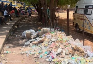  குப்பைமேடான ரேஸ்கோர்ஸ் மைதானம்
