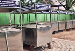  கூடலுாரில் பயன் இல்லாத நடமாடும் வண்டிகள்