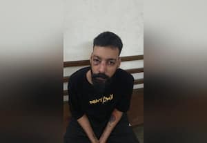  வங்கியில் புகுந்து மனைவியை சரமாரியாக வெட்டிய கொடூர கணவனுக்கு 'காப்பு' ஏற்கனவே மகளை கொன்று சிறைக்கு சென்றவர்