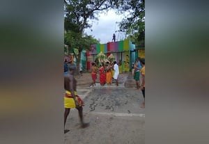  வெள்ளியங்குடியில் தீமிதி திருவிழா