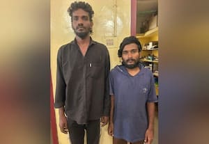  போதையில் அரிவாளுடன் வழிப்பறி; இருவர் கைது