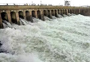 காவிரி நீர் விவகாரத்தில் உச்சநீதிமன்றத்தை நாடும் முடிவு; தள்ளி வைக்க தமிழக அரசு திட்டம்