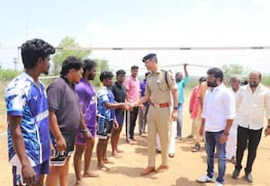  தளபதி மகளிர் கல்லுாரியில் வாலிபால் போட்டி துவக்கம்