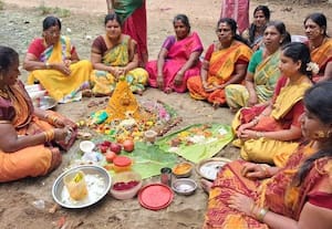  ஆடிப்பெருக்கில் ஆற்றங்கரை கோயில்களில் சிறப்பு பூஜை பெண்கள்  திருமாங்கல்ய கயிறு மாற்றி வழிபாடு