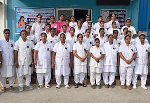  கருப்பு பேட்ஜ் அணிந்து பணிபுரிந்த அரசு மருத்துவமனை செவிலியர்கள்