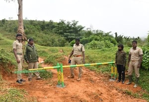  'தங்க சுரங்கத்துக்கு வெளி நபர்கள் செல்ல கூடாது' : சோதனை சாவடி அமைத்து வனத்துறை கண்காணிப்பு 'தினமலர்' செய்தி எதிரொலி