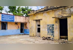  அரிமண்டபம் அங்கன்வாடி மையம் சேதமடைந்த கட்டடத்தால் அச்சம்