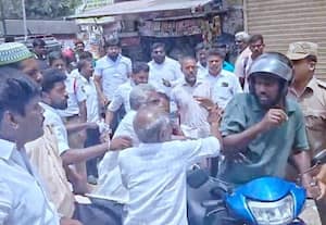  தி.மு.க., மறியலில் டூவீலரில் வந்தவர் தாக்கப்பட்டார்