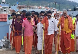  பழநிக்கு பாதயாத்திரை சென்ற முருக பக்தர்கள்