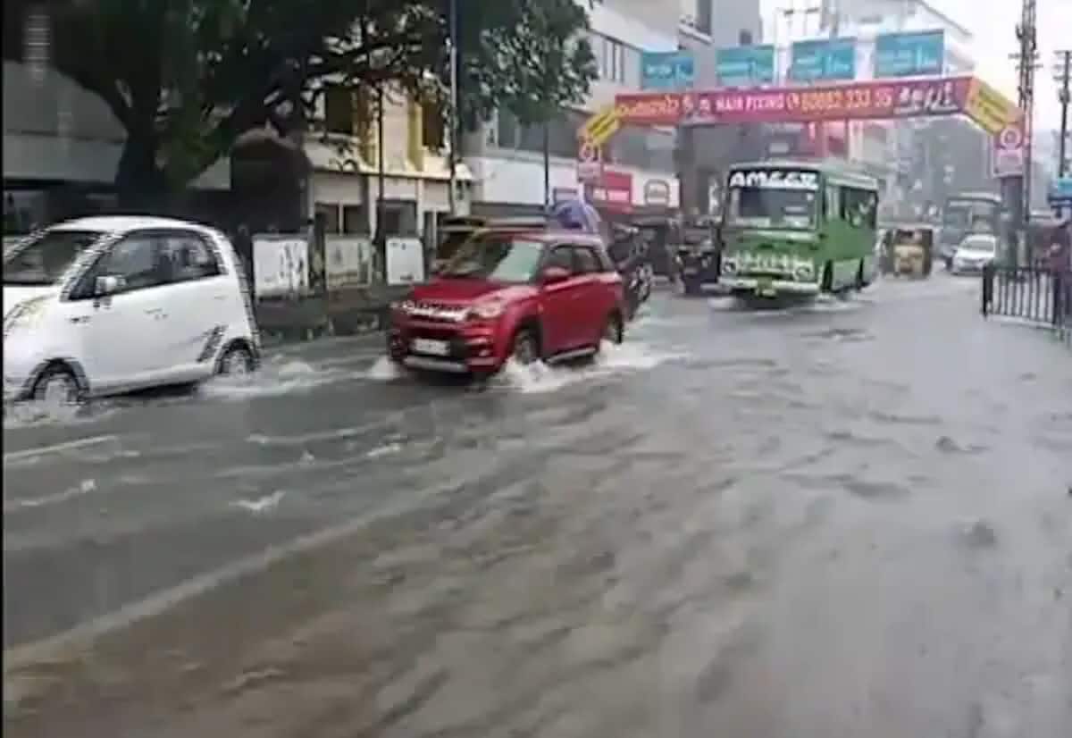 கேரளாவில் கனமழைக்கு 27 பேர் பலி: மலைப்பாதைகளில் இரவு நேர பயணத்திற்கு கட்டுப்பாடு