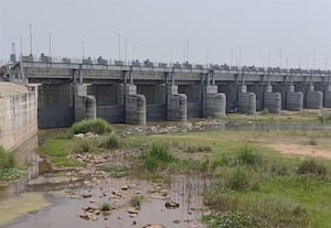    ஆதனுார்- குமாரமங்கலம் தடுப்பணை பயன்பாட்டிற்கு வருவது... எப்போது:நிலத்தடி நீர்மட்டம் குறைவதால் குடிநீர் தட்டுப்பாடு ஏற்படும் அபாயம்