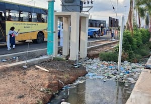  பஸ் நிலையத்தில் கழிவு நீர் பயணிகள் கடும் அவதி