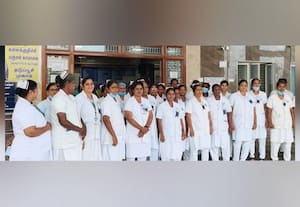 அரசு மருத்துவமனை செவிலியர்கள் கருப்பு பேட்ஜ் அணிந்து போராட்டம்