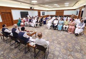 விமர்சனங்களைப் பற்றி கவலைப்பட வேண்டாம்: எம்பிக்களுக்கு பிரதமர் மோடி அறிவுரை