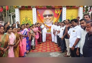  கருணாநிதி நினைவு நாள்  தி.மு.க.வினர் மலரஞ்சலி
