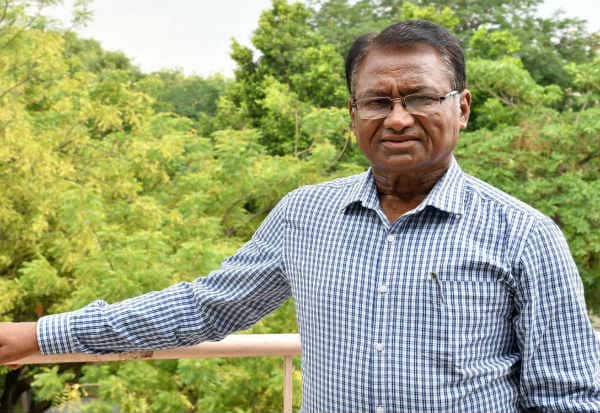 தாய் நாட்டுக்காக விளையாடுங்கள் * முன்னாள் ஹாக்கி வீரர் உருக்கம்