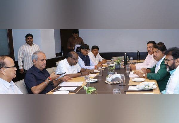  பிடதி டவுன்ஷிப்புக்கு எதிராக போராட்டம் பா.ஜ., - ம.ஜ.த., தலைவர்கள் இன்று பேரணி