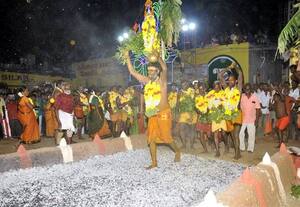  திரவுபதியம்மன் கோயிலில் பூக்குழி விழா